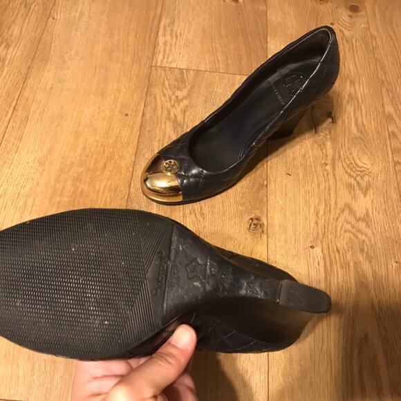 Tory Burch, Kaitlin Quilted Leather Wedge Heel, Dark Blue Size 7.5 - Picture 7 of 12